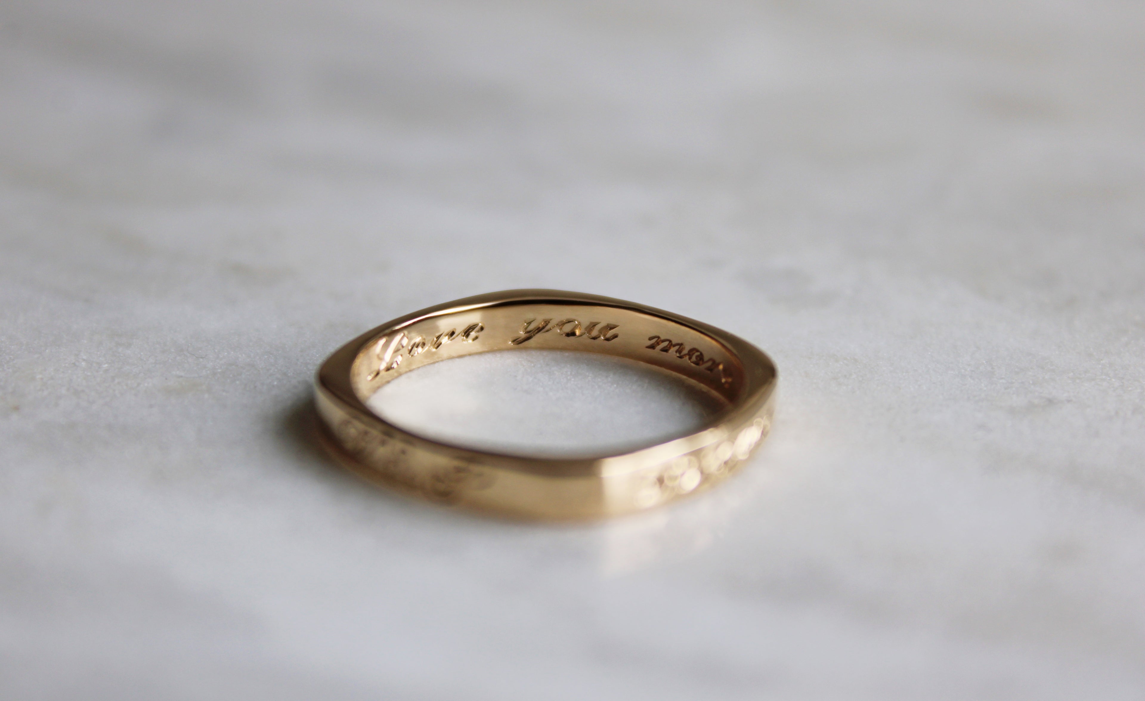 Engraved spinner ring