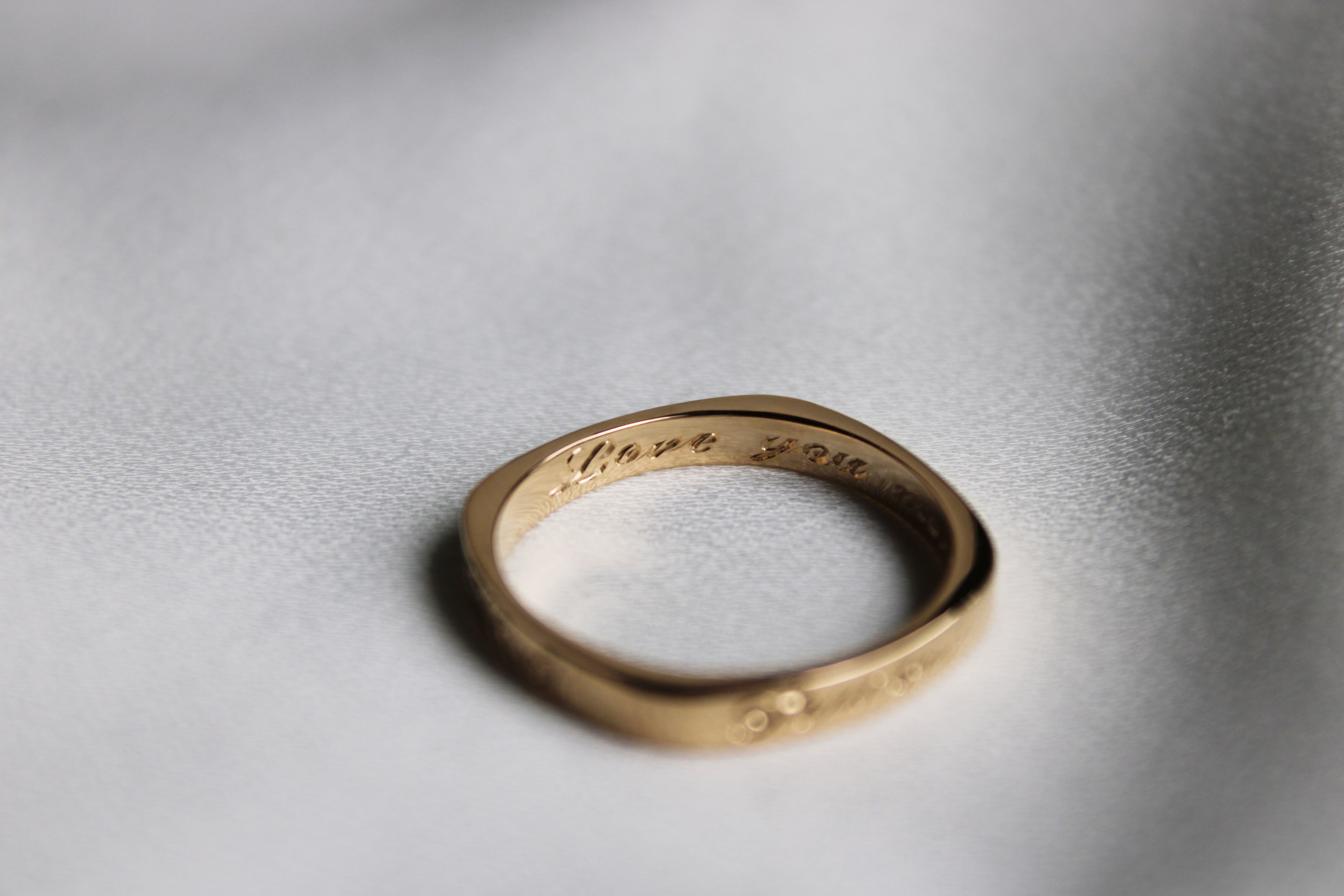 Engraved spinner ring