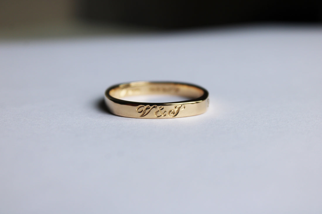 Engraved spinner ring