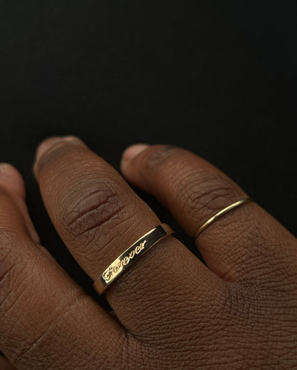 Engraved spinner ring