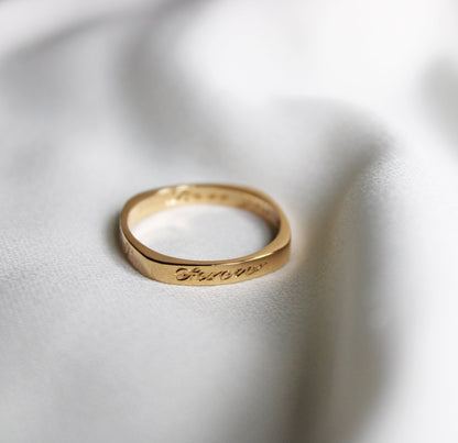 Engraved spinner ring